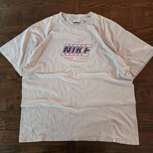 Y2K Nike Light Gray Men's Tee with Red and Blue Logo